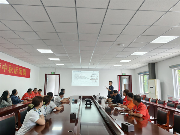 應(yīng)急培訓(xùn)_副本.jpg 應(yīng)急培訓(xùn)_副本.jpg